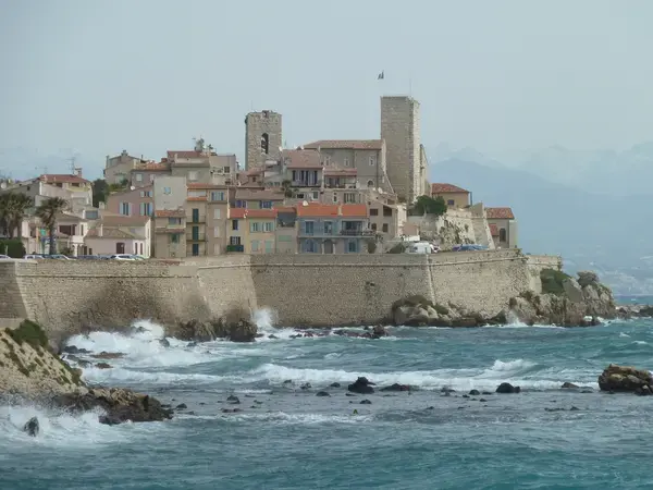 Borne Recharge Pro Installateur borne de recharge Antibes