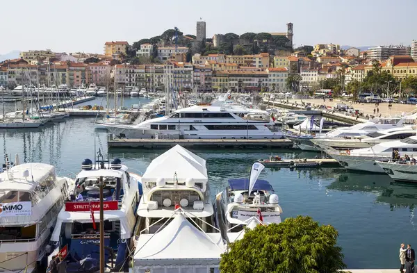 Borne Recharge Pro Installateur borne de recharge Cannes