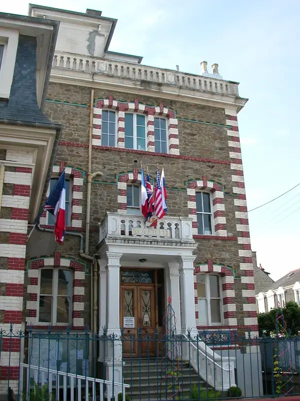 Borne Recharge Pro Installateur borne de recharge Dinard